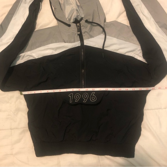3/40$ SOMMER RAY - Silver & Black Reflective Cropped Jacket - Picture 5 of 6